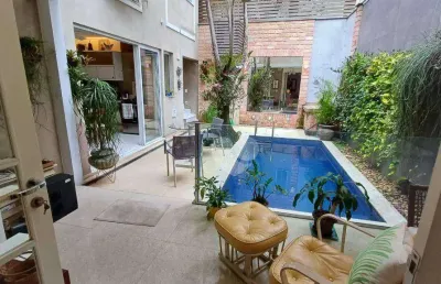Excepcional casa de vila - 4 quartos - alto padrão - piscina - reformada - excepcional -exclusividade ! 3 vagas - cosme velho - rj -  r$3.650.000,00