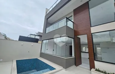 Condomínio bothanica nature - casa triplex em projeto contemporâneo, recém construída com 4 quartos sendo 3 suítes. recreio dos bandeirantes/rj.