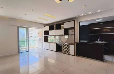 Condomínio london green - apartamento reformado e com planejados de 2 quartos para locação na barra da tijuca. vista livre e sol da manhã. andar alto.