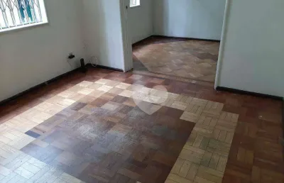 Casa de rua a venda na tijuca, 04 quartos, 02 salas, cozinha, copa, suite, área de serviço, aceita pets, varanda.