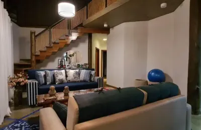 Belíssima residência bairro jardim karaiba, 3 suites