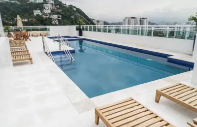 Pulquérrimo! extremamente lindo, apartamento c/02 dormts(suite) planejados, 01 garagem , 50 metros da praia!