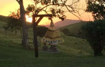 Sitio prox. guararema piscina curral, pomar, horta 7,5 alqueires