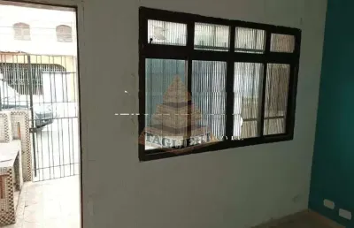 Vende-se casa em localização privilegiada no tatuapé -70m