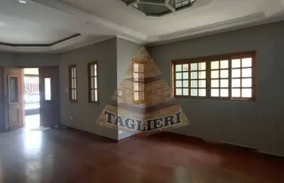 Casa térrea impecável tatuapé - 180m2. 2 quartos, 1 suíte, 4 vagas, quintal