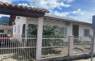 Casa com 3 dormitórios sendo uma suíte à venda, centro, rodeio - sc