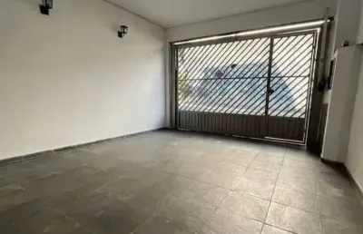 O sobrado localizado na vila medeiros, em são paulo, é uma excelente opção para quem busca um imóvel com ótima localização e condições facilitadas de financiamento. com entrada a partir de 32 mil reai