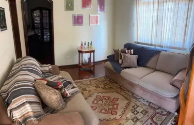 Localizado no bairro santa paula, em são caetano do sul, este sobrado é a opção perfeita para quem busca conforto, praticidade e um excelente custo-benefício. com 3 dormitórios, sendo 1 suíte, este im