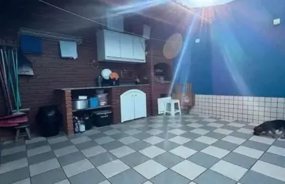 Em uma encantadora e tranquila rua da vila oliveira, em mogi das cruzes, encontra-se esta bela casa de 3 dormitórios, sendo 1 suíte, ideal para quem busca conforto e qualidade de vida. com uma entrada