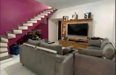 Localizada em um dos bairros mais charmosos de guarulhos, a casa no taboão é o lugar perfeito para quem busca conforto, praticidade e qualidade de vida. com três dormitórios, sendo uma suíte, esta res