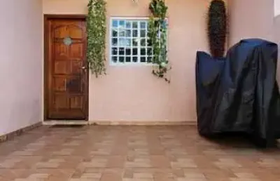 Sobrado a venda - localizado na rua diogo de souza, cidade líder 

ótima oportunidade para sair do aluguel 

 2 dormitórios 
 1 banheiro
 1 vaga de garagem
 lavanderia