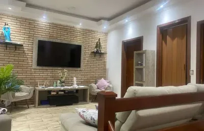Venha se encantar com este lindo sobrado localizado no bairro jardim peri peri, em são paulo. com entrada a partir de 25.000, este imóvel é perfeito para quem deseja realizar o sonho da casa própria. 