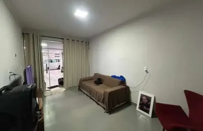 Encantadora casa à venda em itapevi, localizada no tranquilo bairro jardim santa rita. com 3 dormitórios, essa residência oferece conforto e espaço para toda a família. com uma área total de 135m², es
