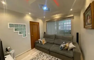 Localizado no bairro jardim d&amp;apos;abril, em osasco, este sobrado completo oferece conforto e praticidade para toda a família. com 3 dormitórios, sendo 1 suíte com closet, e 2 banheiros, esta 