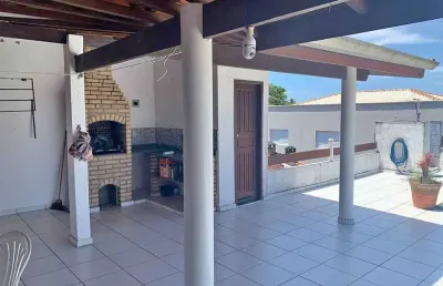 Localizada em uma das regiões mais buscadas de osasco, a casa em quitaúna oferece tudo o que você e sua família precisam para viver com conforto e comodidade. com três dormitórios, sendo uma suíte, do