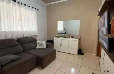 Se você está em busca de um lar aconchegante e com um ótimo custo-benefício, esta pode ser a sua oportunidade! 

localizada no bairro jardim sagrado coração, em jandira/sp, essa casa encantadora conta