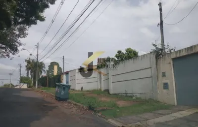Casa à venda na região da lagoa do taquaral e shopping dom pedro, 4 quartos, 2 suites, garagem para 20 autos, 670 m2 de construção e 2.500 m2 terreno.