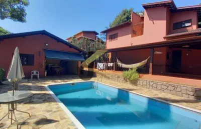 Casa mobiliada e equipada à venda em valinhos, 4 dormitórios (1 suíte com hidro), lazer e garagem para vários