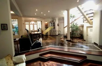 Casa à venda no condomínio alphaville campinas com 5 suítes, piscina e espaço gourmet.