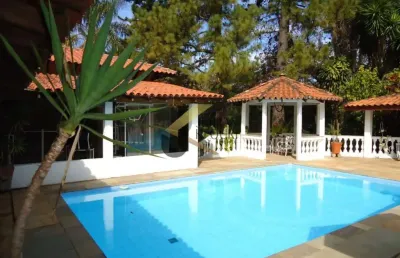 Casa à venda em sousas, térrea, 7 suítes, salas de estar e de espera, escritório, piscina, ar-condicionado, lavabo, área gourmet, solarium,pomar,poço.