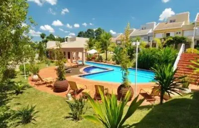 Casa à venda em condomínio  de alto padrão, próximo à lagoa do taquaral, com 4 dormitórios (2 suítes) e garagem para vários carros