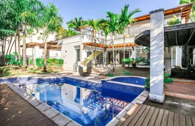 Casa de alto padrão à venda em condomínio na região do gramado com 4 suítes, espaço gourmet e lazer completo