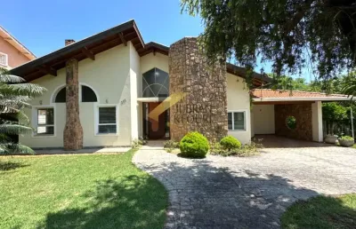 Casa térrea à venda em condomínio de alto padrão - alphaville campinas. com suítes, piscina, espaço gourmet e garagem para vários carros