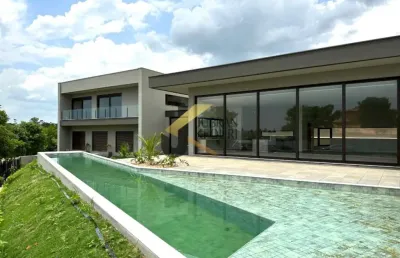 Casa em condomínio à venda em sousas - campinas, com 4 suítes (1 máster), lazer comum e garagem para 4 carros.