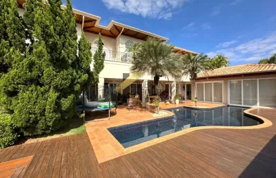 Casa de altíssimo padrão à venda em condomínio na região do gramado - campinas, com 4 suítes com closet, salão de festas gourmet e lazer completo.