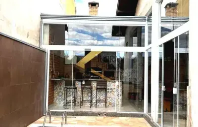 Casa à venda no jardim eulina, em campinas-sp! com 3 suítes , 2 salas, 6 banheiros e 5 vagas. espaço gourmet integrado com a piscina.