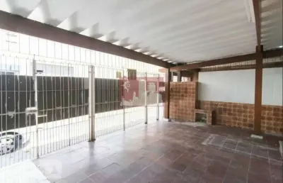Casa com 3 quartos para alugar na Rua Clementino, 126, Vila Vitório Mazzei, São Paulo