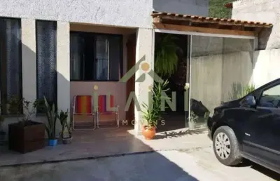 Casa a venda localizada no bairro cedro em camboriú.