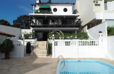 Casa com 3 quartos sendo 1 suíte no bairro agronômica