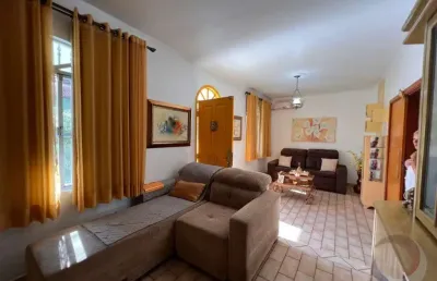 Casa com 3 quartos à venda na Rua Santo Antônio, --, Barreiros, São José