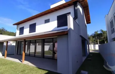 Casa residencial de 4 dorms no bairro cachoeira do bom jesus