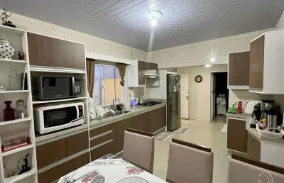 Casa residencial de 5 dorms no bairro forquilhinhas