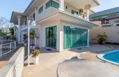 Casa com 6 quartos à venda na Rua Tenente Albano Lúcio, --, Estreito, Florianópolis