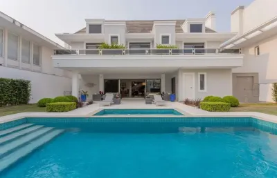 Casa alto padrão com 5 suítes em jurerê internacional