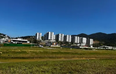 Terreno com 313,72 m² de área total na pedra branca