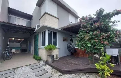 Casa com 3 dormitórios campeche com área churrasqueira e varanda coberta