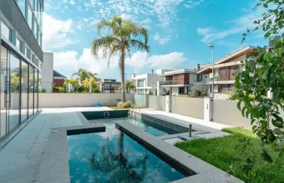 Casa de 342,88m² com 5 quartos sendo 3 suítes no morro das pedras
