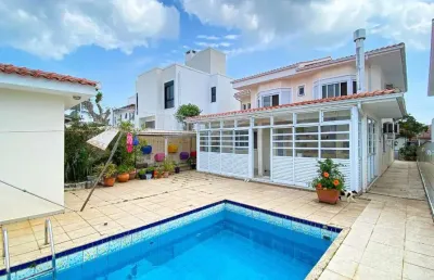 Casa residencial de 237m² com 4 suítes na santa mônica