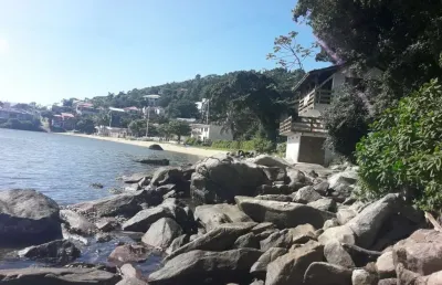 Terreno pé na areia com 1.000m² no bairro praia de fora
