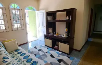 Casa com 250m² 6 quartos sendo 2 suítes na praia comprida