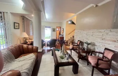 Casa com 3 quartos no bairro trindade, florianópolis.
