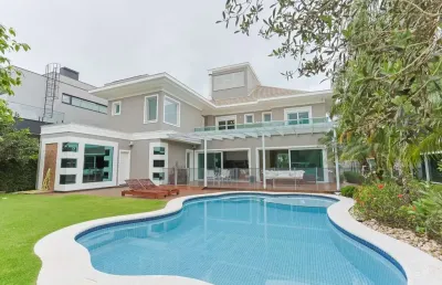 Casa alto padrão com 7 quartos em jurerê internacional