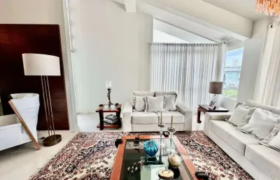 Casa residencial com 4 quartos sendo 3 suítes e 540 m² na praia brava