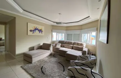 Linda casa com 4 quartos. 10 vagas de garagem em picadas do sul