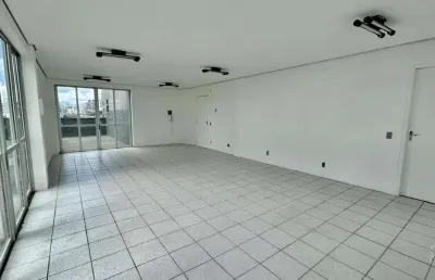 Sala comercial com terraço e 270,20 m² no balneário do estreito