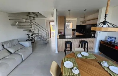 Casa mobiliada com 3 quartos em condomínio fechado, à 300m do mar